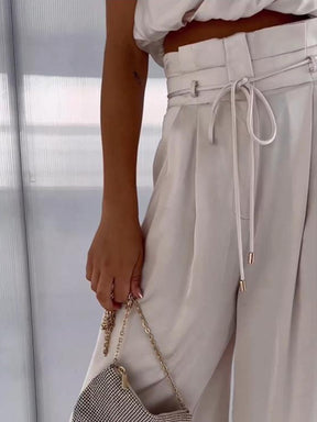 Conjunto Feminino Blusa Gola Alta e Calça Pantalona – Sofisticação e Elegância