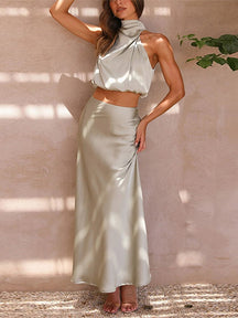 Conjunto Longo de Cetim Verde Claro com Blusa Gola Alta e Saia Fluida – Elegância e Sofisticação