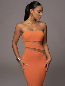 Vestido Midi Tomara que Caia com Recortes Assimétricos e Transparência – Modernidade e Sensualidade na Medida Certa