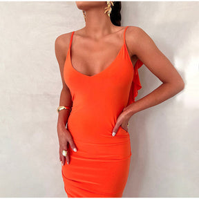 Vestido Longo Justo com Decote Fino e Caimento Elegante – Modernidade e Estilo