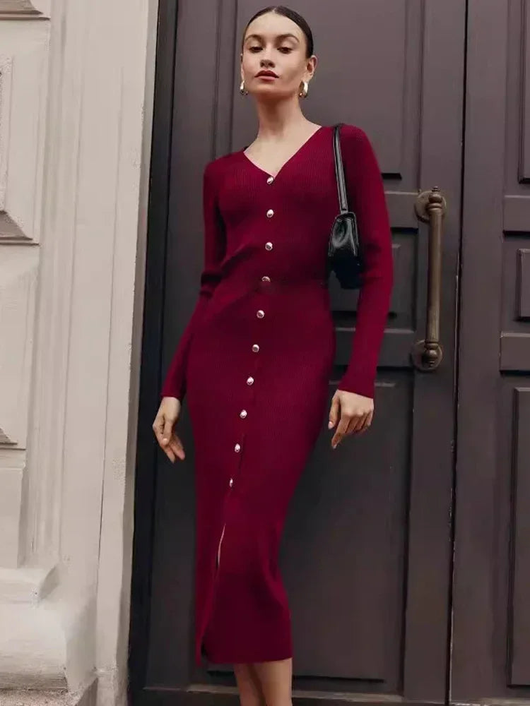 Vestido Feminino Midi de Tricô com Decote em V, Botões e Fenda – Outono/Inverno – Le Vie