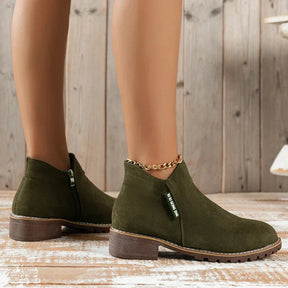 Bota Feminina Casual Cano Baixo com Zíper Lateral em Camurça Sintética Ember Black – Le Vie