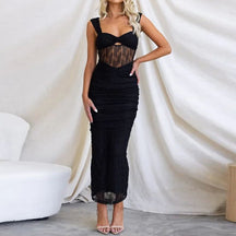 Vestido Midi Preto Justo com Transparência Frontal e Detalhe de Tule – Sensualidade e Sofisticação