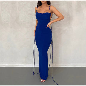 Vestido Longo Justo com Alças Finas e Amarração Lateral – Elegância Contemporânea para Ocasiões Especiais
