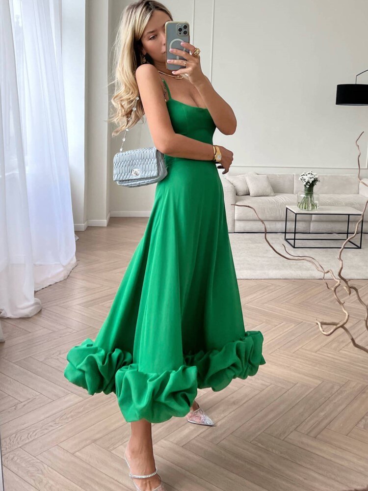 Vestido Longo Lilás com Babados na Barra – Elegância e Delicadeza em Cada Detalhe