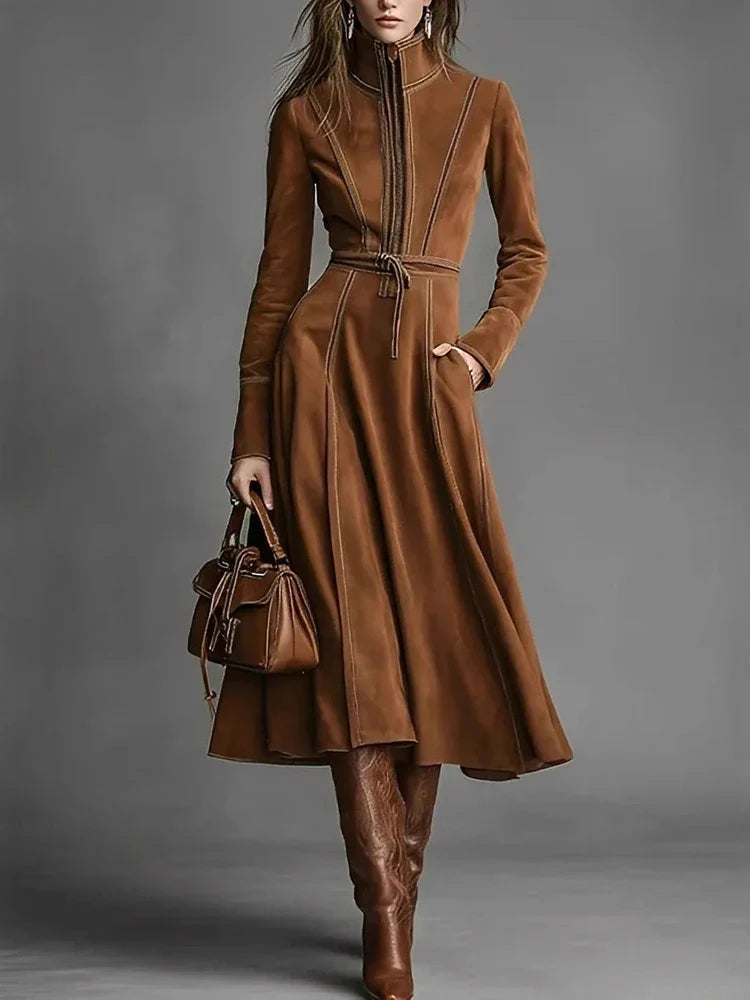 Vestido Feminino Elegante de Camurça Vintage Marrom com Zíper Fino e Rendas - Manga Longa e Gola Alta - Midi Outono High Street - Le Vie