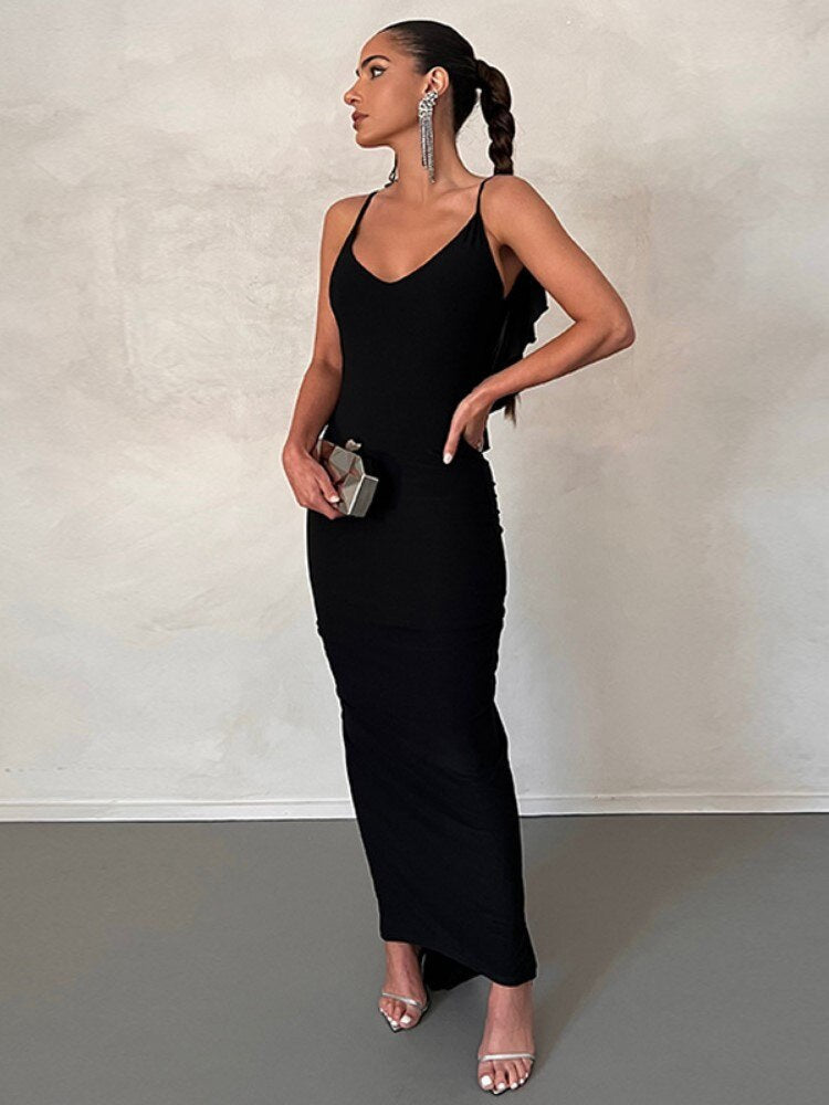 Vestido Longo Justo com Decote Fino e Caimento Elegante – Modernidade e Estilo