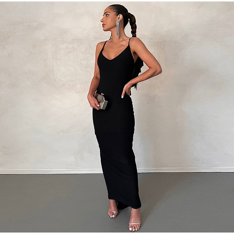 Vestido Longo Justo com Decote Fino e Caimento Elegante – Modernidade e Estilo