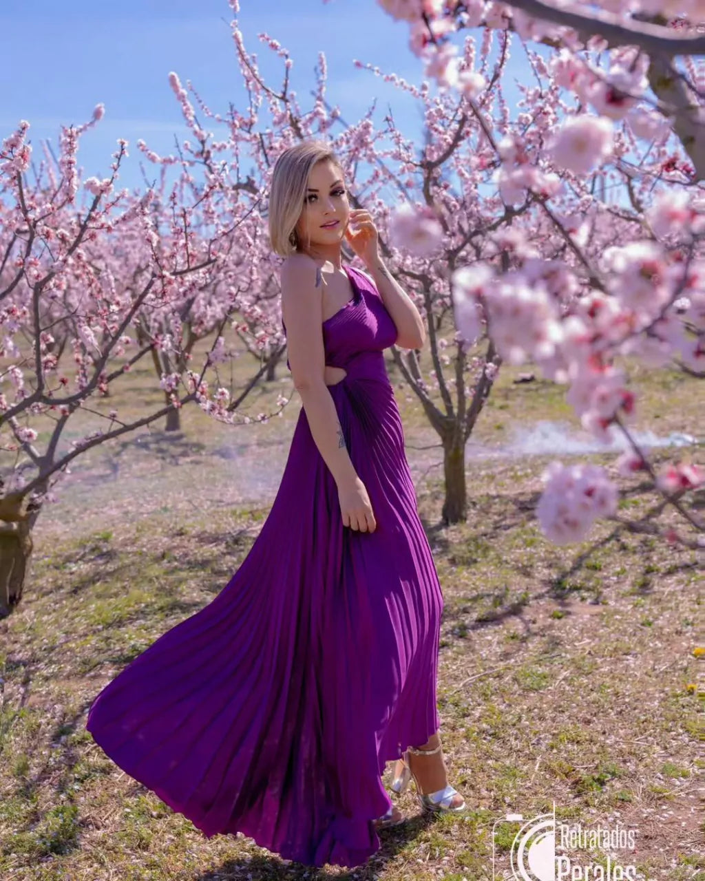 Vestido Longo Assimétrico Plissado de Um Ombro Só – Sofisticação Escultural