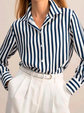 Camisa Feminina Listrada Manga Longa – Estilo Clássico e Versátil