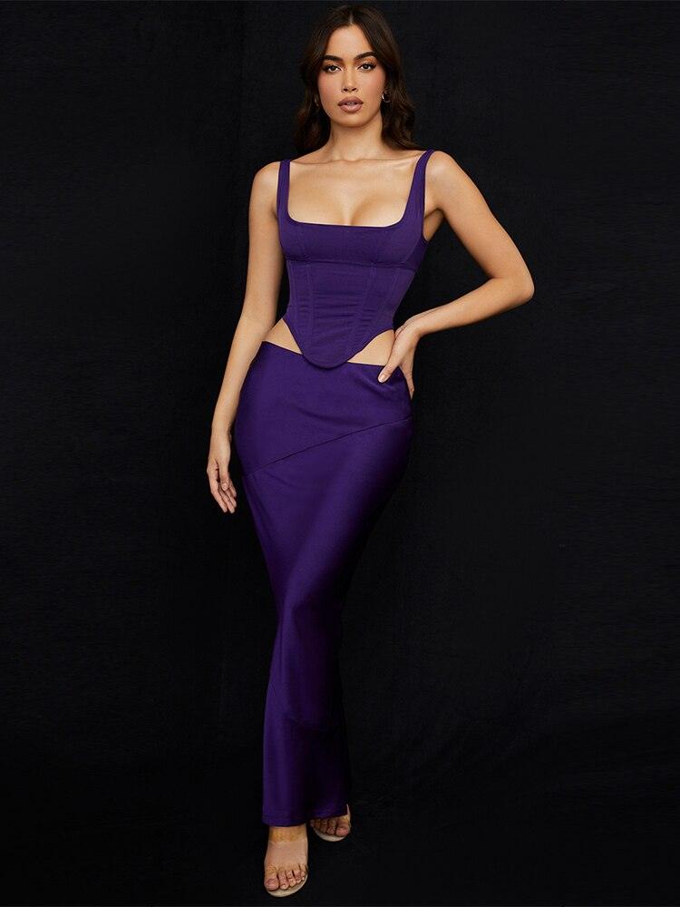 Vestido Longo Roxo com Corset e Recortes Laterais – Elegância e Sensualidade