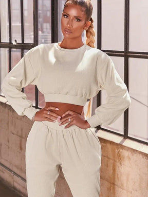 Conjunto Feminino com Top Torcido e Saia Longa Fenda Lateral – Sensualidade e Sofisticação