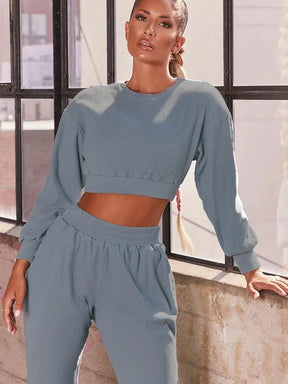 Conjunto Feminino com Top Torcido e Saia Longa Fenda Lateral – Sensualidade e Sofisticação