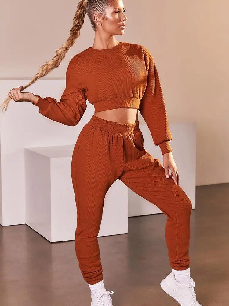 Conjunto Feminino com Top Torcido e Saia Longa Fenda Lateral – Sensualidade e Sofisticação