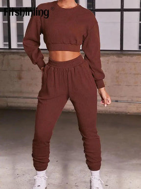 Conjunto Feminino com Top Torcido e Saia Longa Fenda Lateral – Sensualidade e Sofisticação